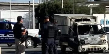 Arde camioneta en la Zona Industrial
