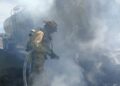 Pipa cargada con leche se incendia en la carretera 57
