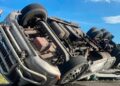 Tráiler vuelca en la carretera a Zacatecas; conductor resulta ileso