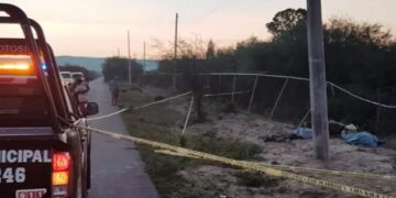 Fallecen dos menores tras impactar motocicleta contra un poste en Ciudad Fernández