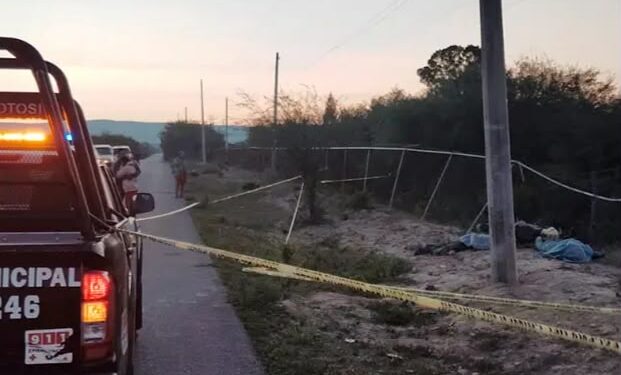 Fallecen dos menores tras impactar motocicleta contra un poste en Ciudad Fernández