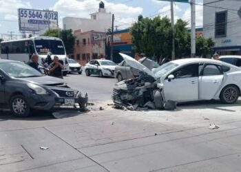 Choque entre dos vehículos genera afectaciones viales en avenida Universidad