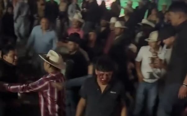 Suspenden concierto en la Feria de Moctezuma tras agresión al escenario