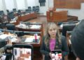 Encaran a presidenta del Congreso por sesionar a puerta cerrada