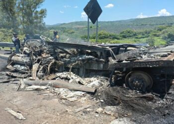 Gobierno de Nayarit confirma 10 fallecidos tras carambola en autopista