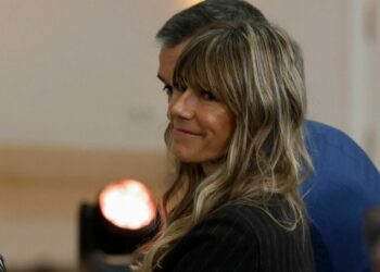 Confirman juicio contra esposa de Pedro Sánchez, ¿por qué delitos?