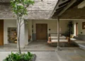 Estilo wada: Esta casa minimalista gira por completo alrededor de un patio central