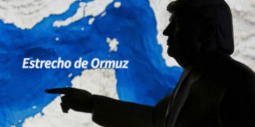 EE. UU. asegura que Ormuz sigue abierto pese a amenazas de Irán; Trump advierte respuesta si es atacado