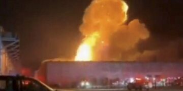 Irán denuncia nueve muertos por bombardeos de EE.UU. y lanza nuevos ataques