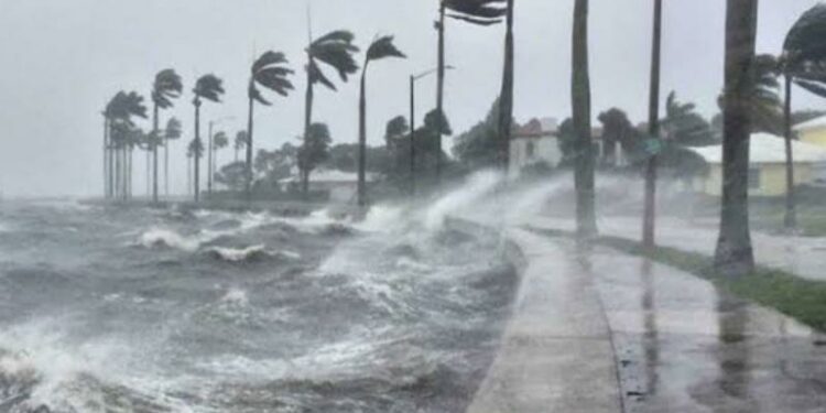 Huracán ‘Genevieve’ se intensifica a categoría 5