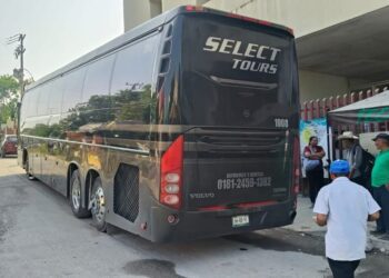 Turista de la tercera edad fallece dentro de autobús rumbo a las cascadas de El Meco