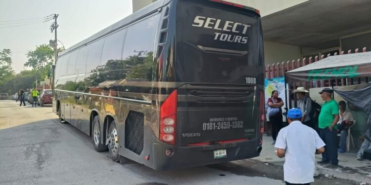 Turista de la tercera edad fallece dentro de autobús rumbo a las cascadas de El Meco