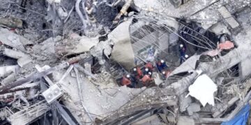 Suben a 18 los muertos por sismo en Japón; sigue búsqueda de sobrevivientes