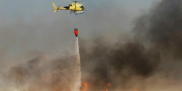 Altas temperaturas alimentan las llamas de los incendios que queman el sur de Europa