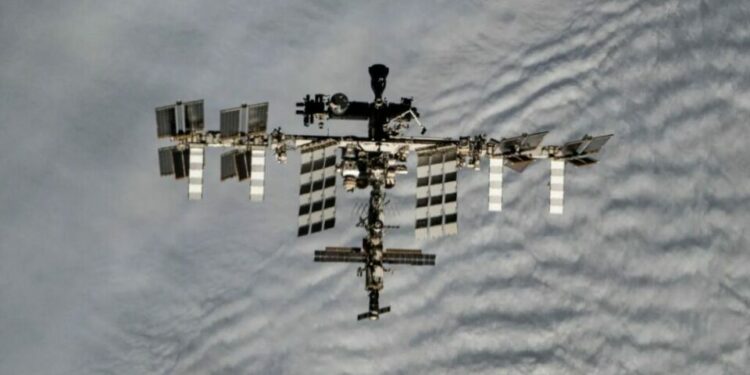 Regresa a la Tierra la nave Soyuz MS-28 con tres tripulantes