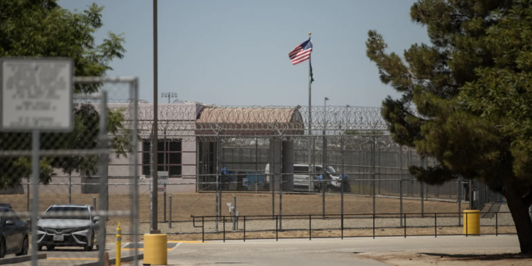 Centro de detención del ICE pagará más de 100 mil dólares tras histórico acuerdo por condiciones laborales de migrantes