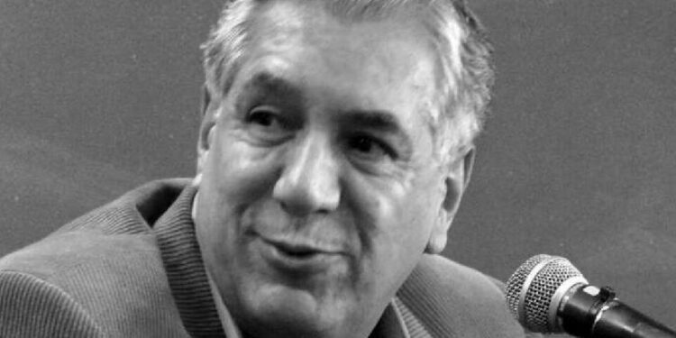 La UAM realiza homenaje al escritor René Avilés Fabila, a diez años de su fallecimiento