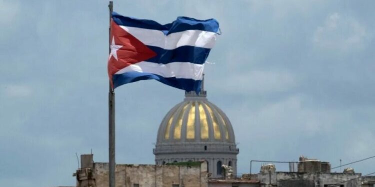 Cuba abre gasolineras, farmacias y geriátricos a privados en giro histórico de su economía
