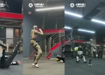 VIDEO | Inicia la producción en masa del robot T800: es tan fuerte que derribó a su CEO, rompe madera y ya pelea en jaula