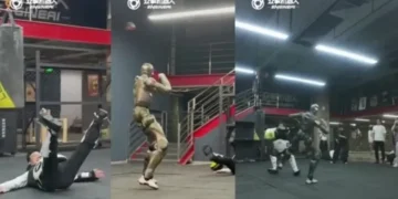 VIDEO | Inicia la producción en masa del robot T800: es tan fuerte que derribó a su CEO, rompe madera y ya pelea en jaula