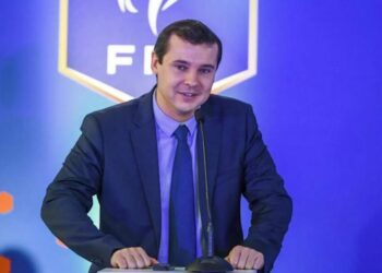 Despide la FIFA a Kevin Lamour tras críticas contra Infantino