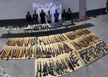 Interceptan en Nuevo León arsenal de 210 armas procedente de Texas para grupos criminales