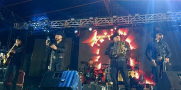 Los Tolekoz ponen a bailar en Bandoleros durante la FENAPO 2026