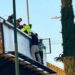 Rescatan a hombre de puente peatonal en la Carretera 57