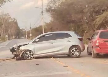 Pierde el control y termina contra un árbol en Villa de Pozos