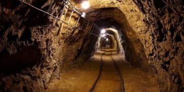 Evacúan a trabajadores de mina en Charcas tras fuerte estruendo