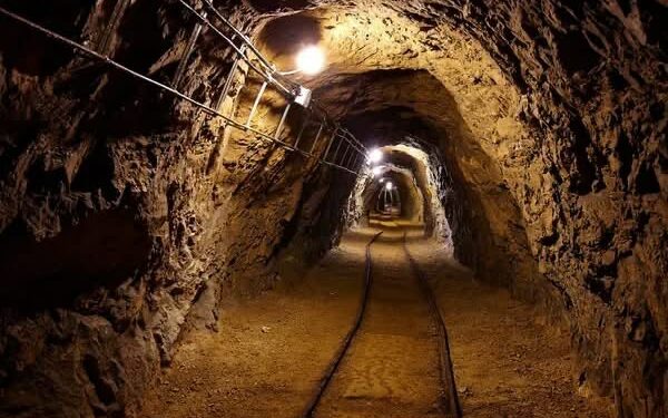 Evacúan a trabajadores de mina en Charcas tras fuerte estruendo