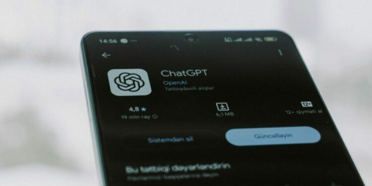 OpenAI lanza ‘ChatGPT para adolescentes’; ¿qué de diferente tiene?