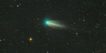Cometa aumenta su brillo en más de 10 mil veces, ¿qué significa?