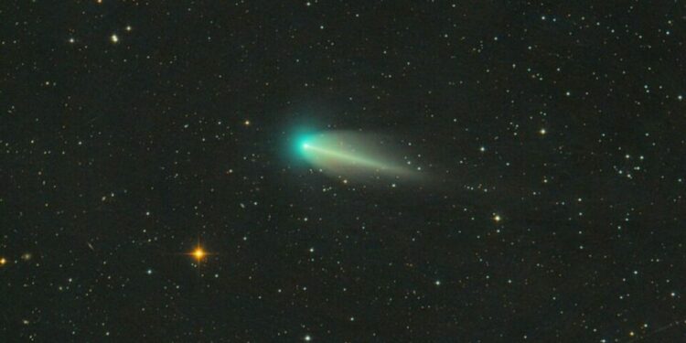 Cometa aumenta su brillo en más de 10 mil veces, ¿qué significa?