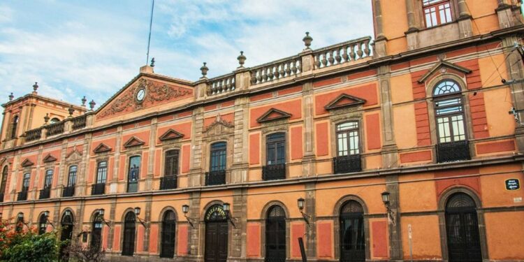 El Tribunal Laboral ordena a Alejandro Zermeño disculparse con trabajadora