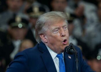 Trump amenaza con bombardear Omán si se interpone en el diálogo con Irán sobre Ormuz