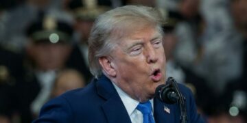Trump amenaza con bombardear Omán si se interpone en el diálogo con Irán sobre Ormuz
