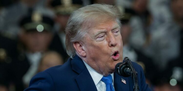 Trump amenaza con bombardear Omán si se interpone en el diálogo con Irán sobre Ormuz
