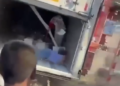 VIDEO | Rapiña en tráiler volcado casi termina en tragedia en Villa de Reyes