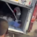 VIDEO | Rapiña en tráiler volcado casi termina en tragedia en Villa de Reyes