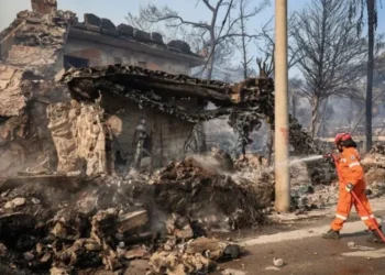 Incendios en Salamina, Grecia, dejan dos muertos y cientos de evacuados