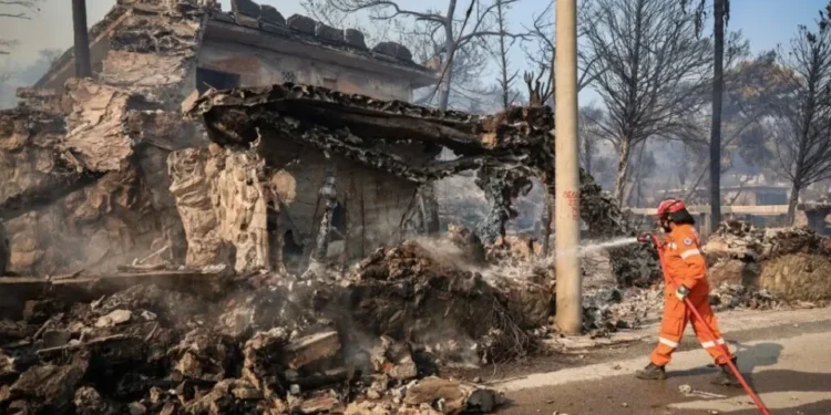 Incendios en Salamina, Grecia, dejan dos muertos y cientos de evacuados