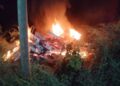 Camión choca contra camioneta y termina incendiado en Tancanhuitz