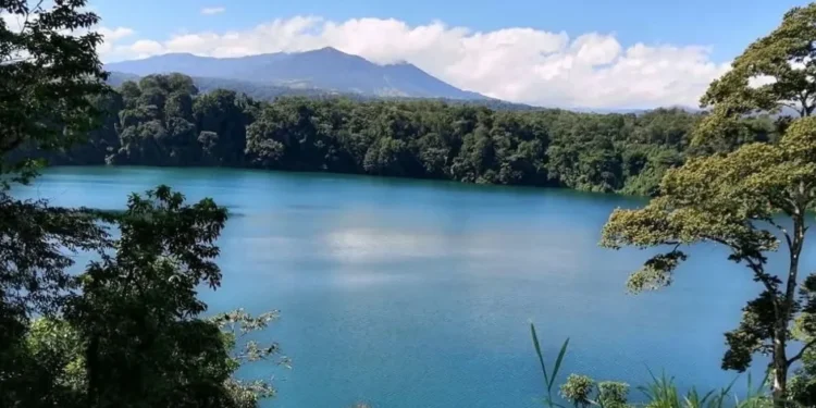 Muere cónsul de Alemania en Costa Rica mientras nadaba en una laguna