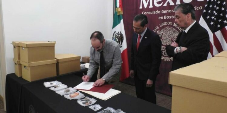 México recibe más de mil cien bienes culturales, restituidos por un particular en Estados Unidos