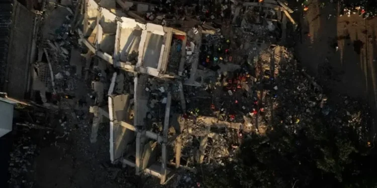 Asciende a 285 la cifra de muertos por terremoto de 7.4 en Colombia