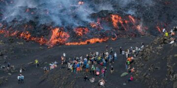 Turista muere al escalar el volcán Etna; fue impactado por un rayo