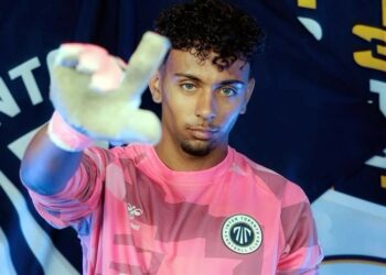 Hijo de Jorge Campos debuta profesionalmente en Canadá con aciertos y grave error que le cuesta la victoria