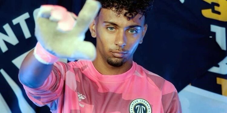 Hijo de Jorge Campos debuta profesionalmente en Canadá con aciertos y grave error que le cuesta la victoria