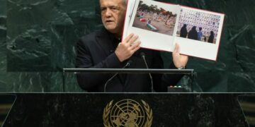 Presidente de Irán llama “terroristas” a EE.UU. en la ONU; representante abandona la Asamblea General